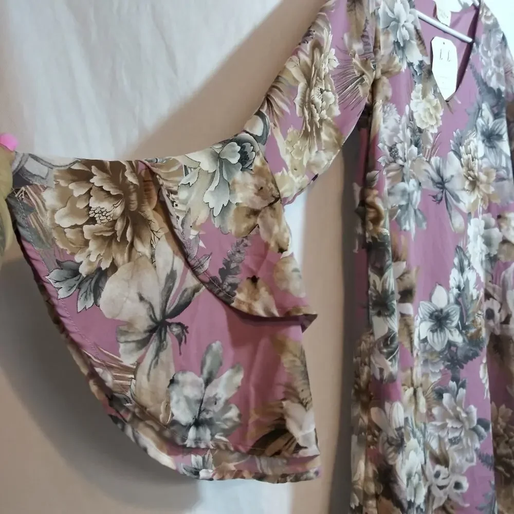 143 Story By Line Up Blush Pink Floral Mini Dress V Neck Flare Sleeve Size Small - Picture 6 of 8